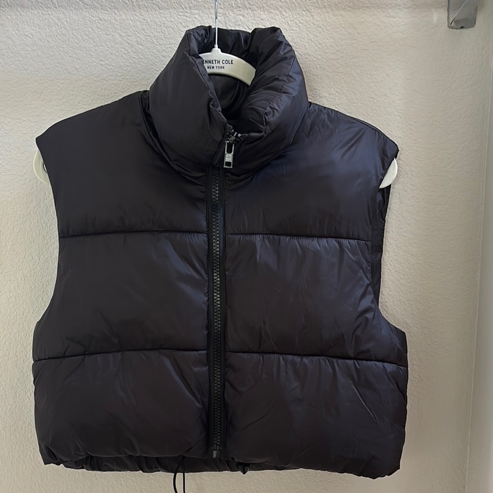 Amazon Essentials Black Puffer Vest